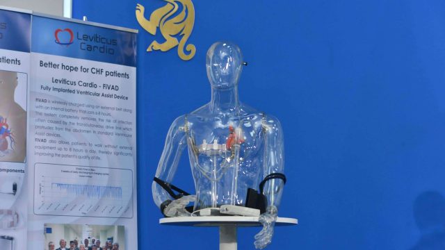 Юрий Пя сымсыз жасанды жүрегі бар пациентін ғарышкерге теңеді