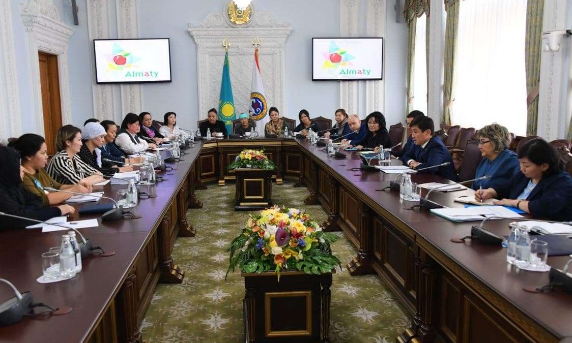Байбек көпбалалы аналармен