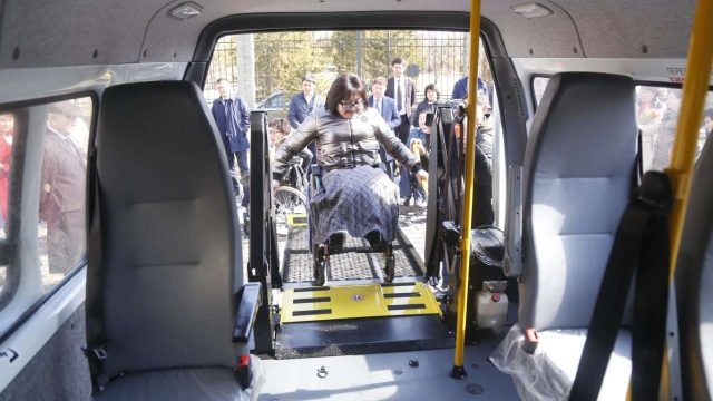 Талдықорғанда мүмкіндігі шектеулі жандарға автобус сыйға берілді