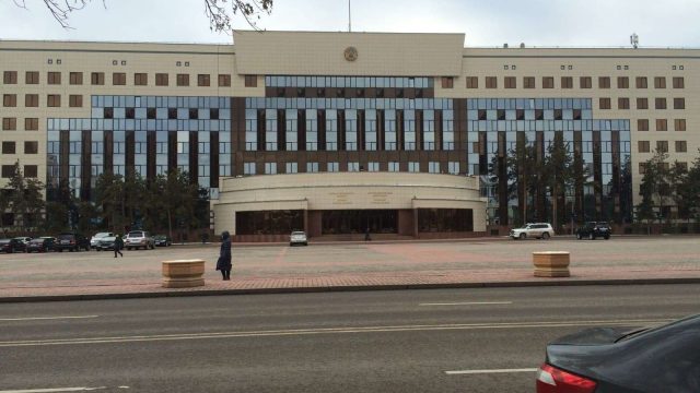Нұр-Сұлтанның аудан әкімдері мен басқарма басшылары телефон нөмірін жариялады