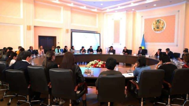 Алматы облысында латын әліпбиіне көшудің тиімділігі талқыланды