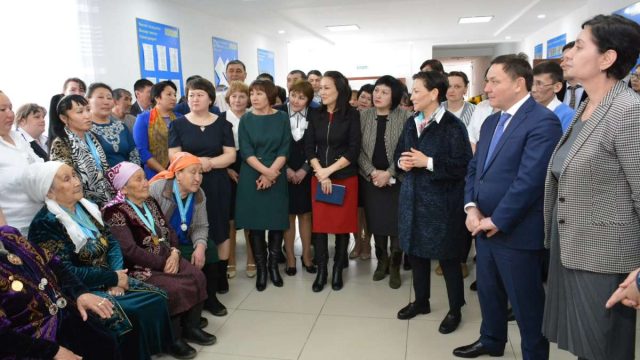 Вице-премьер бастаған топ Ақмола өңірінде әлеуметтік шараларды түсіндірді