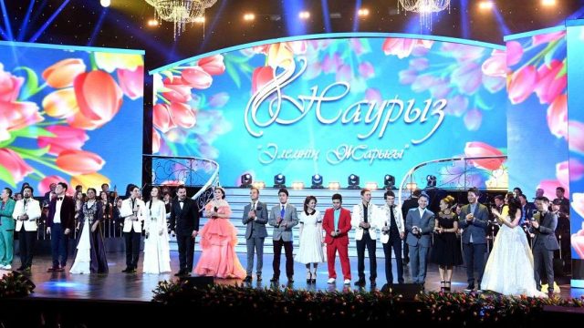 Бақытжан Сағынтаев әйелдерді Президенттің атынан құттықтады