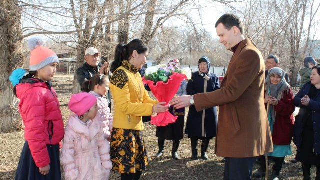 Алматы облысында кәсіпкерлер көпбалалы отбасыларға баспана алып берді