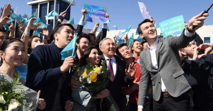 Назарбаев Жастар Елбасыны қарсы алды Алматы