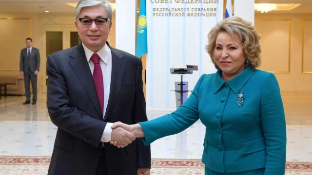 Қасым-Жомарт Тоқаев Валентина Матвиенконы орденмен наградтады