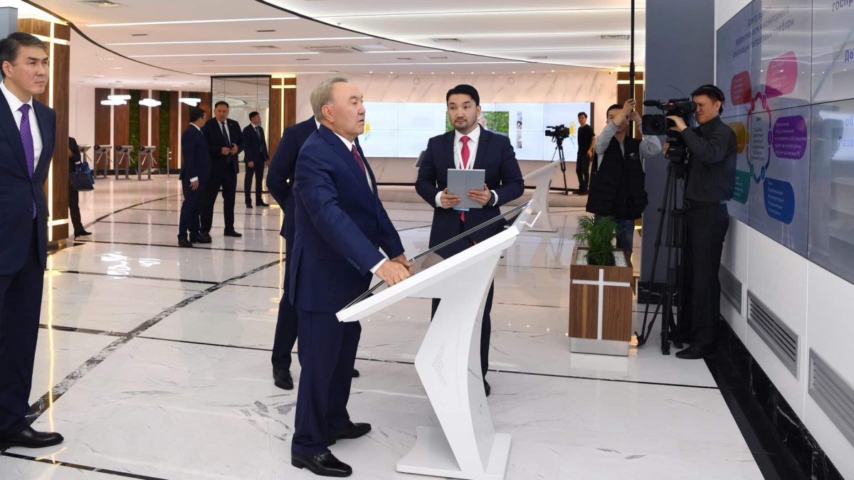 Нұрсұлтан Назарбаев Nur Otan партиясы орталық аппаратында