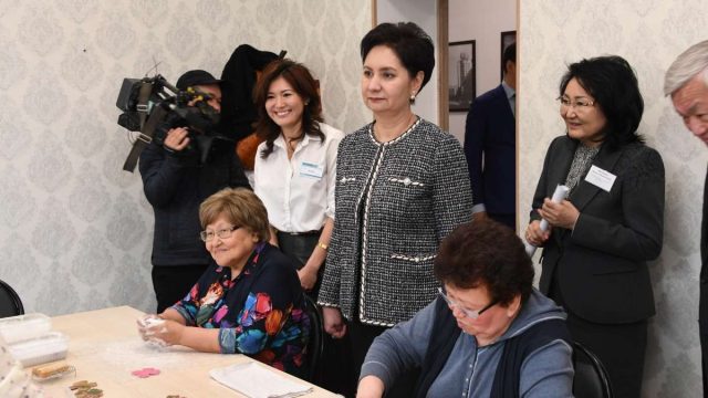 Гүлшара Әбдіқалықова Алматыда көпбалалы ананың мәселесін шешіп берді