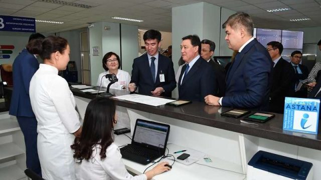 Асқар Мамин Нұр-Сұлтандағы емхананың қалай цифрланғанын көрді