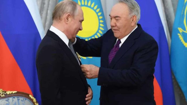 Нұрсұлтан Назарбаев пен Владимир Путин жеке кездесті