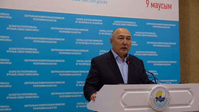 Амангелді Таспихов президенттікке кандидат ретінде куәлік алды