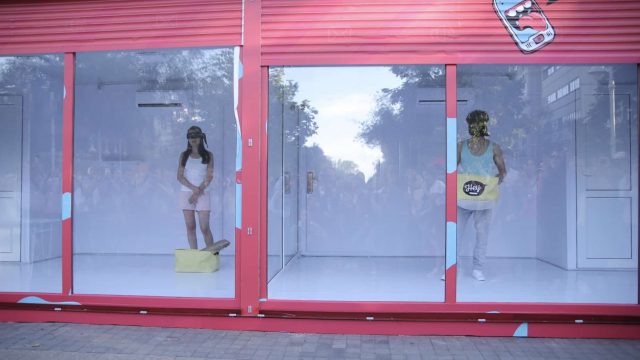 NESTEVATR: Алматыда қыз бен жігіт әйнек үйде тұра бастады
