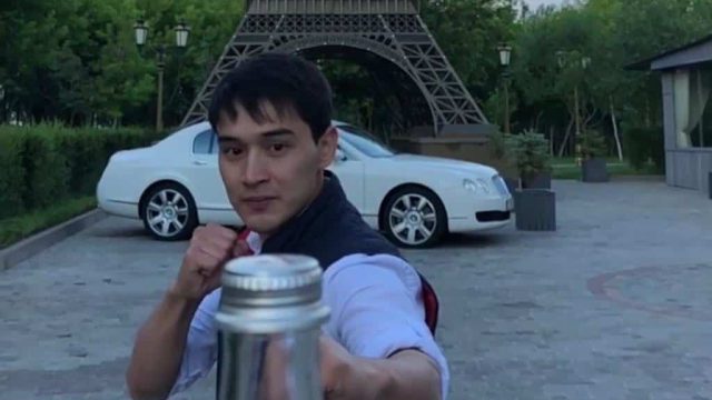 Instagram жұлдыздары бөтелкенің қақпағын неге теуіп жатыр?