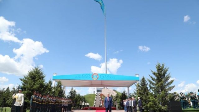 Қасым-Жомарт Тоқаев Нұр-Сұлтанда Мемлекеттік Туды көтерді