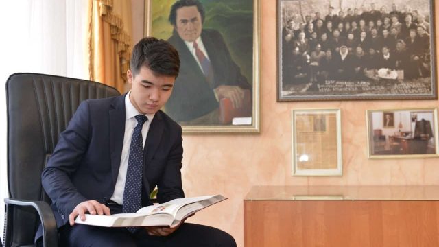 Өркен Өсербай Мұқағалидың үш поэмасы мен 170 өлеңін қалай жаттады?