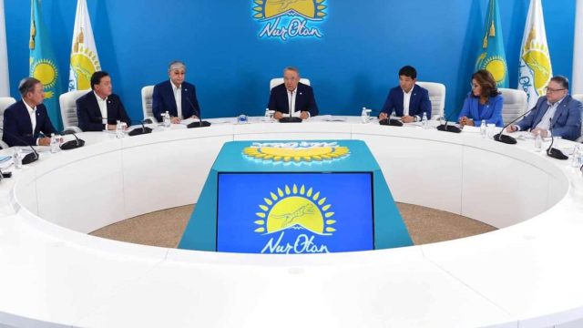 Nur Otan 4 мүшесіне Мәжіліс депутаты мандатын берді