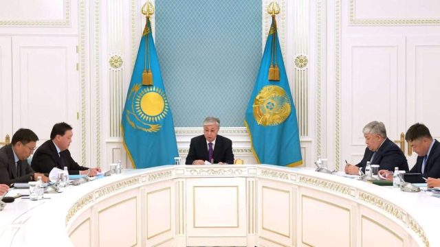 Президент елдегі экономика мәселелері бойынша кеңес өткізді