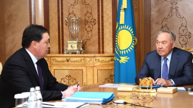 Нұрсұлтан Назарбаев Асқар Маминмен кездесті