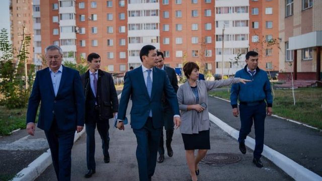 Алтай Көлгінов мектеп маңына көлік кіретін жол салуды тапсырды