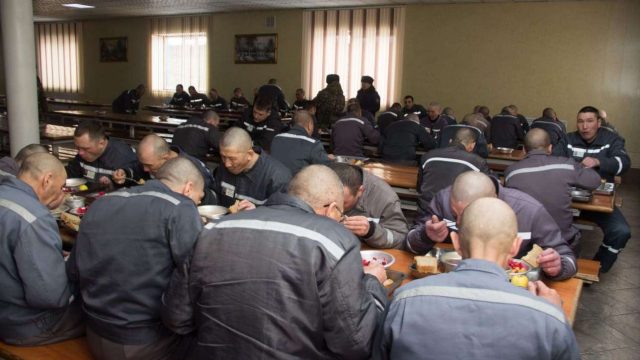 Қазақстанда түрмеде отырғандар киімінің түсі өзгереді