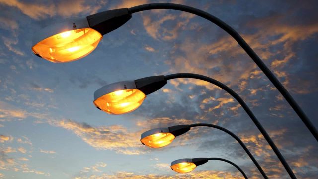 Алматыда 208 көшеге LED-фонарь орнату басталды