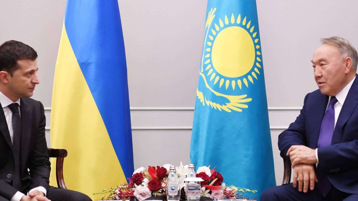 Нұрсұлтан Назарбаев пен Владимир Зеленский