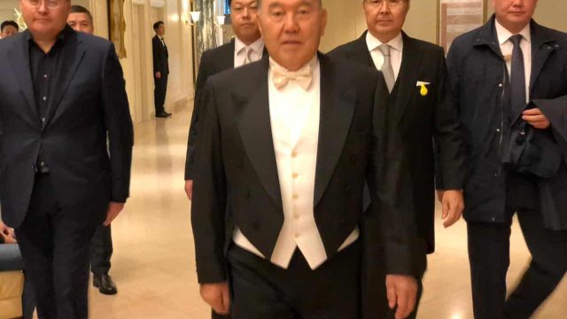 Нұрсұлтан Назарбаев Жапониядағы салтанатта фрак киді