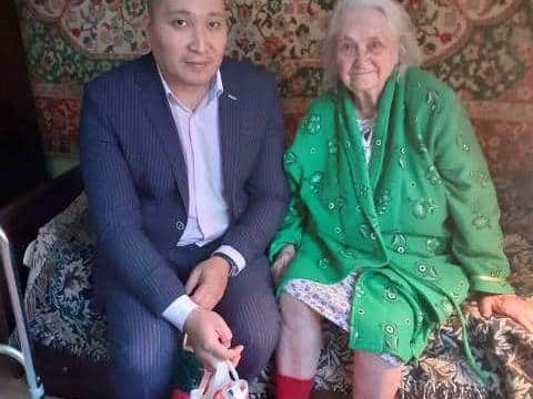 Алматының Әуезов ауданында әкімдік қарияларды құттықтады
