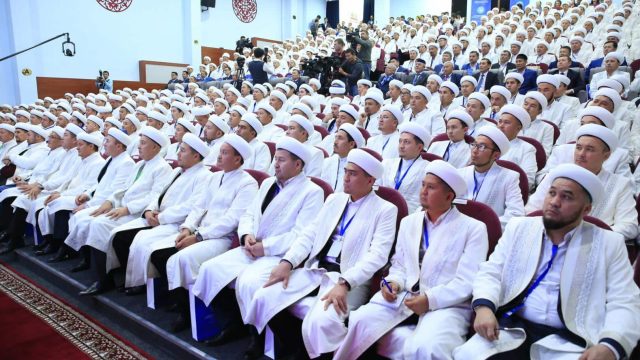 45 діни рәсімнің бірыңғай реестрі молдалар қызметін қалай шектеді?