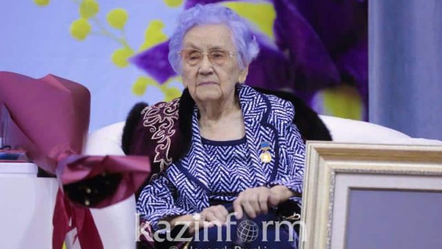 Алматыда Рәбиға Сыздықтың 95 жасы тойланды