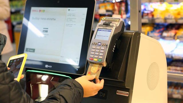 Алматыдағы Small желісінде сатушысы жоқ кассалар пайда болды