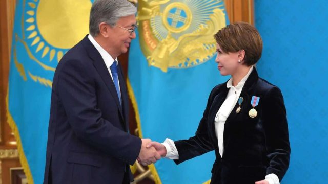 Роза Рымбаеваға «Қазақстанның Еңбек Ері» атағы берілді