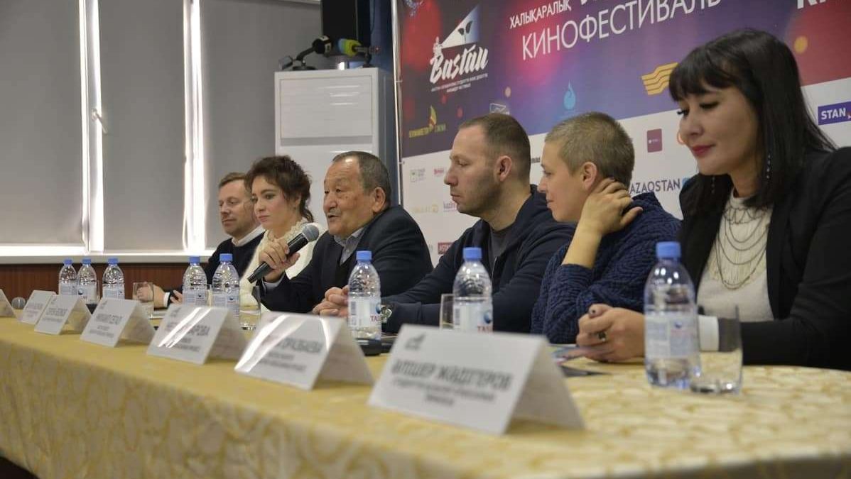 Қазылар, ұйымдастырушылар