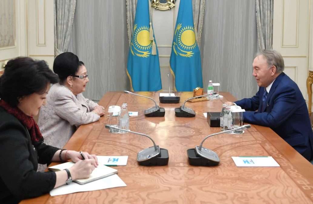 Нұрсұлтан Назарбаев Бибігүл Төлегеновамен кездесті