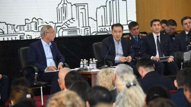 Бақытжан Сағынтаев Медеу ауданы тұрғындарымен тағы кездесті