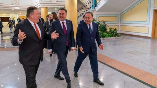 «Репрессияны тоқтату»: Майк Помпео Қазақстанда не айтты?