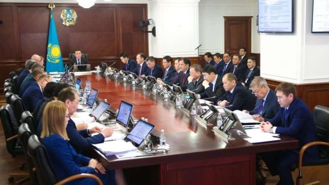Үкімет коронавирусы бар елдер азаматын жұмысқа алуға тыйым салды