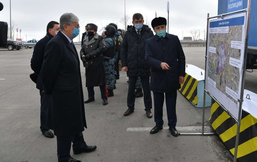 Қасым-Жомарт Тоқаев Нұр-Сұлтандағы бақылау-өткізу бекетінде