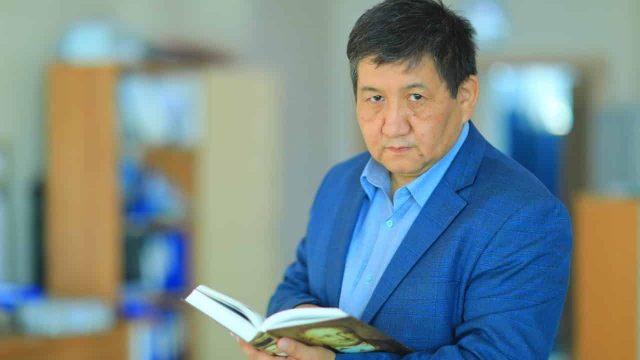 Әдебиет сыншысы: Отбасымызға ауру жұқтырмауды ойлауымыз керек