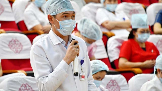 Медицина қызметкерлері Ержан Бабақұмаровқа мәселелерін айтты