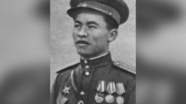 Рақымжан Қошқарбаев пен Григорий Булатов Рейхстагқа ту тіккен күн