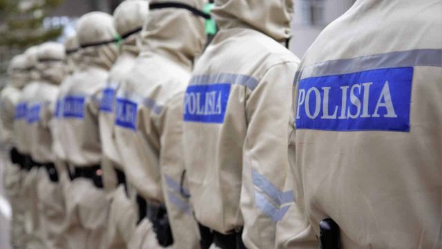 Түрме цехтары полицейлерге вирустан қорғайтын киім тігіп берді