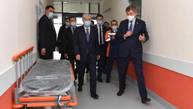 Қасым-Жомарт Тоқаев: Карантинді осы айдың аяғына дейін сақтаймыз