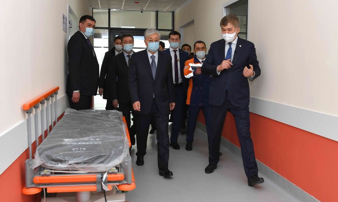 Қасым-Жомарт Тоқаев Нұр-Сұлтандағы жаңа госпитальде