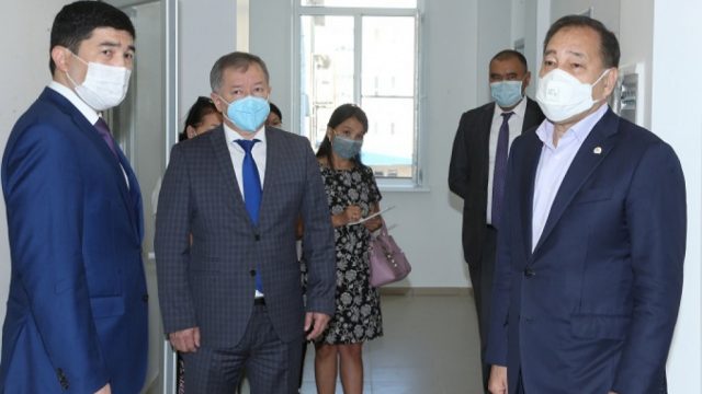 Ералы Тоғжанов Талдықорғандағы медицина зертханасының жұмысымен танысты