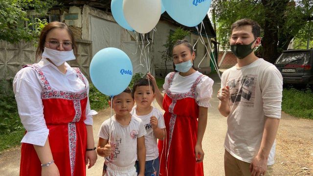 Ертегі кейіпкерлері мүгедектігі бар балалардың үйіне барды