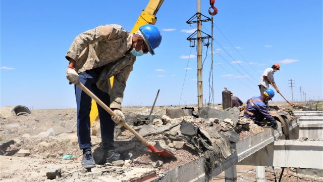 Министрлік жұмыссыз жүргендерге судан зардап шеккен адамдарға үй салуды ұсынды