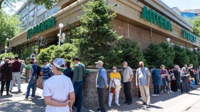 Марина Дурманова дәріханалардағы кезектің себебін түсіндірді
