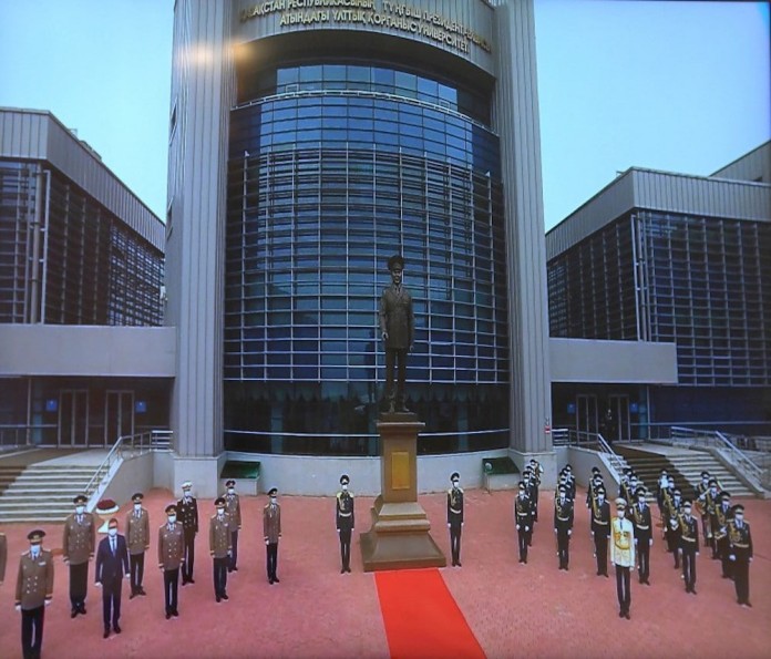 Назарбаев монументі