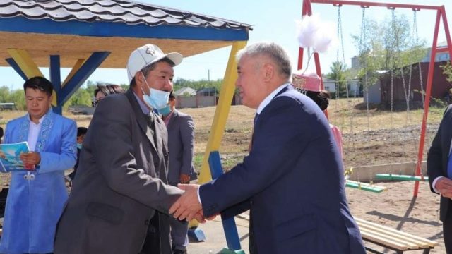 Есік қаласының 60 тұрғынына Конституция күніне орай баспана кілті табысталды